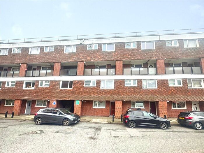 2 Bedroom Flat To Rent In Clarence Lane, Roehampton, SW15