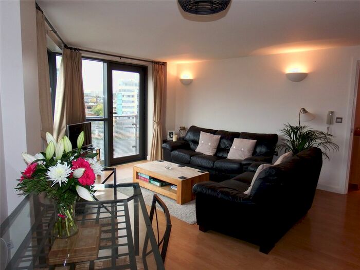 2 Bedroom Flat To Rent In City Walk, Leeds, LS11