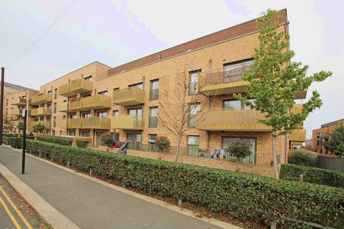 1 Bedroom Flat To Rent In Pears Road, Hounslow, TW3