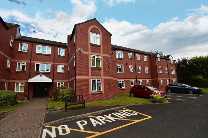 2 Bedroom Flat For Sale In Pembroke Way, Hall Green, Birmingham, B28