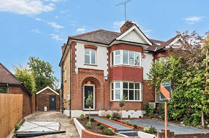 3 Bedroom Semi-Detached House For Sale In Lullington Garth, Woodside Park, N12