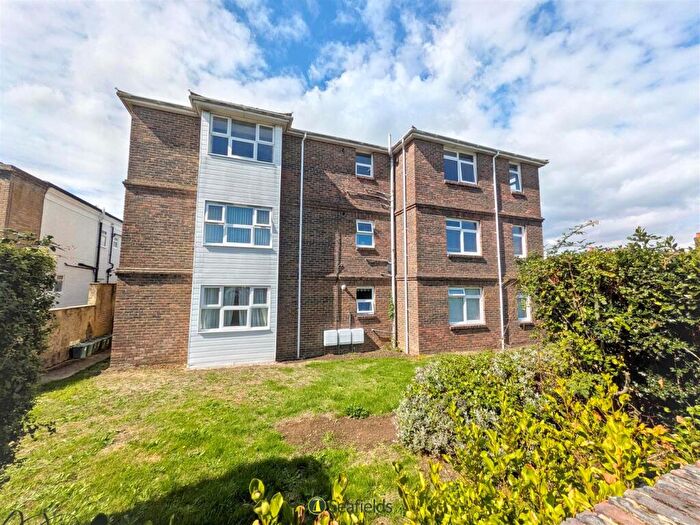 2 Bedroom Flat For Sale In Great Preston Road, Ryde, PO33