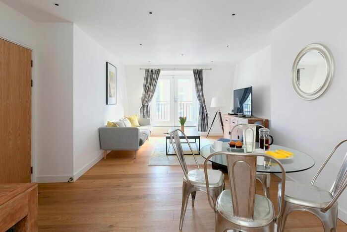 2 Bedroom Flat To Rent In Lovat Lane, London, EC3R