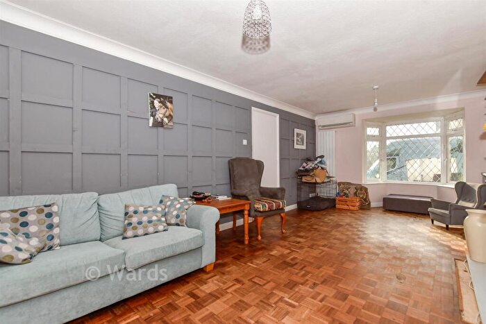 4 Bedroom Semi Detached House For Sale In Blackthorn Drive, Larkfield, Aylesford, Kent, ME20