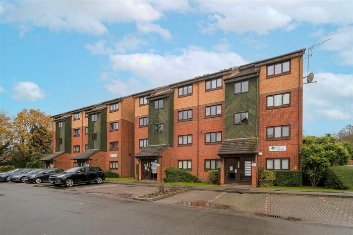 1 Bedroom Flat To Rent In Elm Court, Higham Station Avenue, Chingford E4