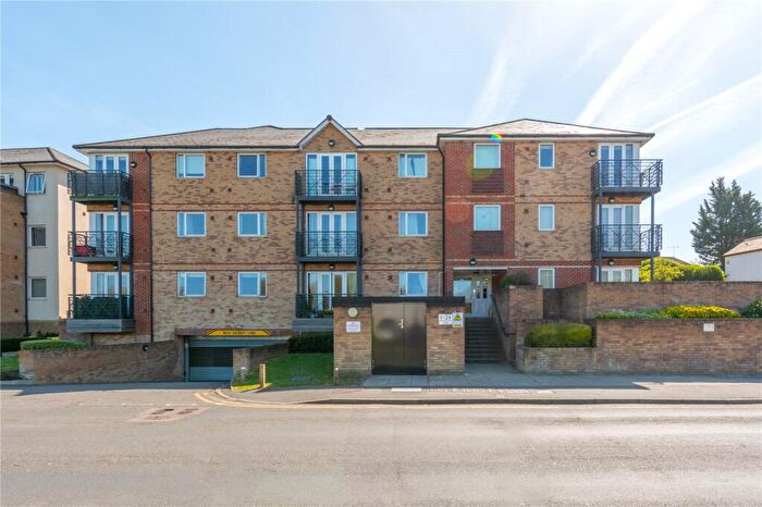 2 Bedroom Flat For Sale In Old Watford Road, Bricket Wood, St. Albans, Hertfordshire, AL2