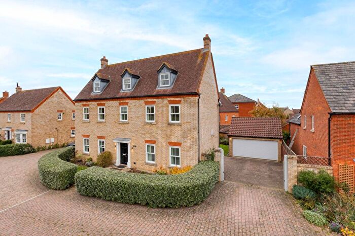 6 Bedroom Detached House For Sale In Pollards Way, Lower Stondon, SG16