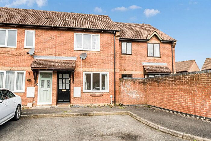 2 Bedroom Terraced House To Rent In Batt Furlong, Aylesbury, HP21