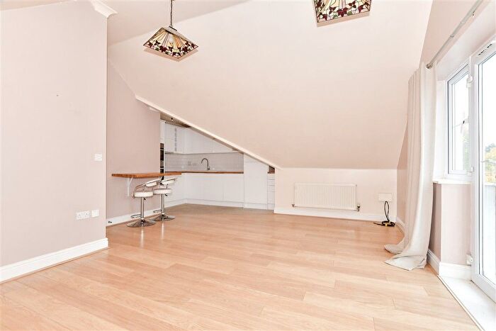 2 Bedroom Maisonette For Sale In Commercial Road, Paddock Wood, Tonbridge, Kent, TN12