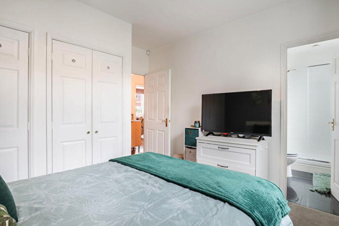 2 Bedroom Apartment For Sale In St. Peters Way, Stratford-upon-Avon, CV37