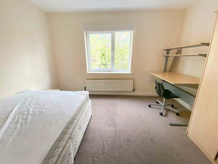 4 Bedroom House To Rent In Lauderdale Crescent, Grove Village, Manchester, M13