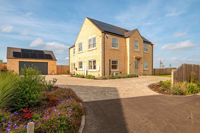 5 Bedroom Detached House For Sale In The Hawthorns, Cranwell Village, NG34