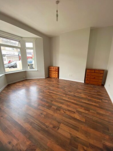 2 Bedroom Flat To Rent In Penarth Road, Cardiff(City), CF11