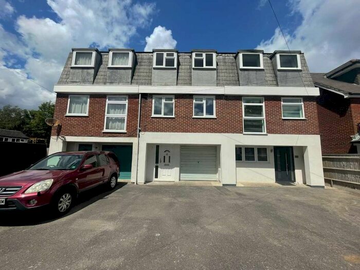4 Bedroom Town House To Rent In Warsash Road, Warsash, Southampton, SO31