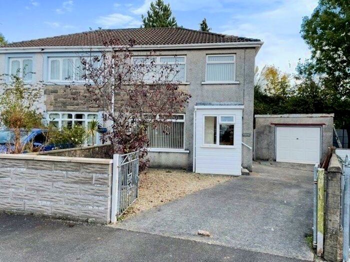 3 Bedroom House To Rent In Redlands Close, Pencoed, CF35