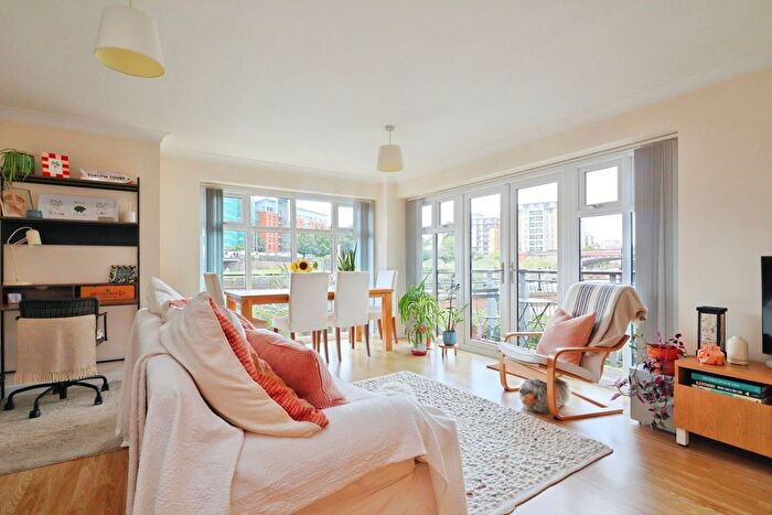 2 Bedroom Flat For Sale In Turlow Court, Leeds, West Yorkshire, LS9