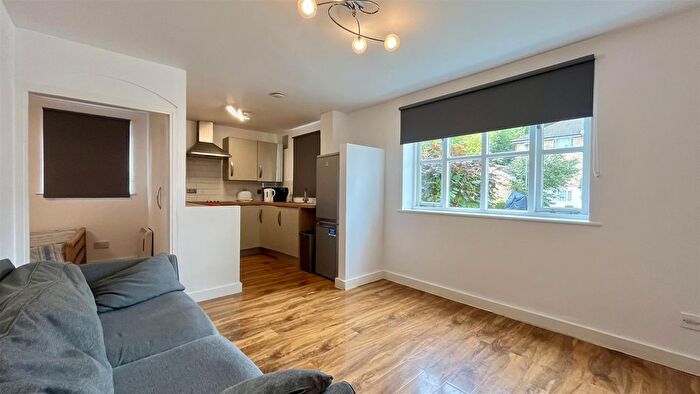 1 Bedroom Flat To Rent In Chipstead Close, Sutton, SM2