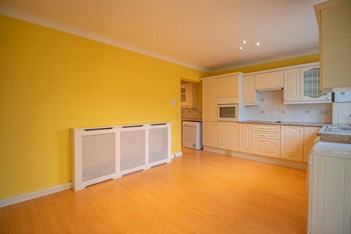 2 Bedroom Semi-Detached Bungalow For Sale In Thornford Gardens, Southend-On-Sea, SS2