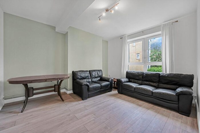 3 Bedroom Flat To Rent In Westfield House, Rotherhithe New Road, SE16