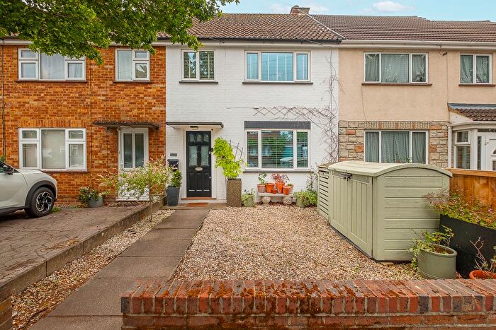 3 Bedroom Terraced House For Sale In South Road, Hampton, TW12