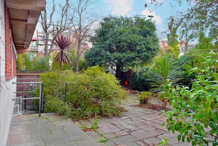 2 Bedroom Apartment To Rent In Melina Court, Grove End Road, St John's Wood, London, NW8