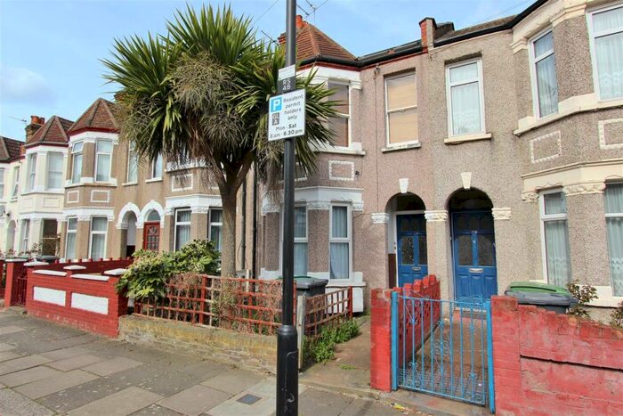 2 Bedroom Flat To Rent In Roseberry Gardens, Harringay, N4