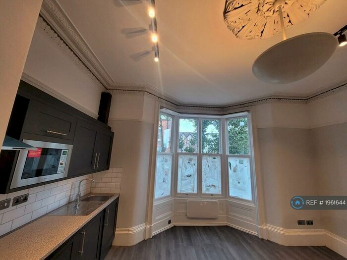 1 Bedroom Flat To Rent In Swinbourne Grove, Manchester, M20