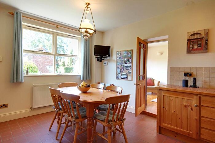 6 Bedroom Link Detached House For Sale In Westgate, North Cave, HU15