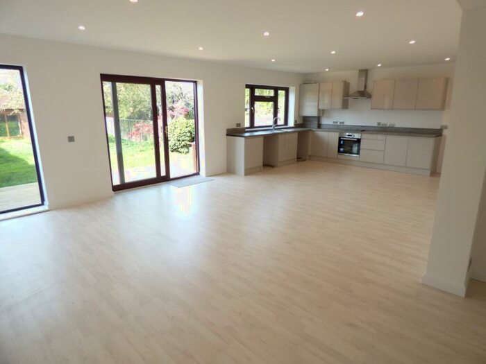 3 Bedroom Bungalow To Rent In Bexley Lane, Sidcup, Kent, DA14