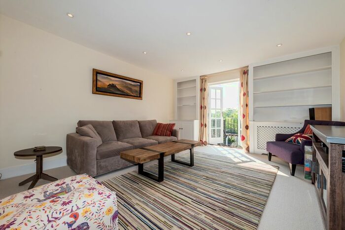 2 Bedroom Flat To Rent In Holland Park Avenue, London, W11