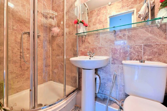 3 Bedroom House To Rent In Hooks Close, Peckham, London, SE15