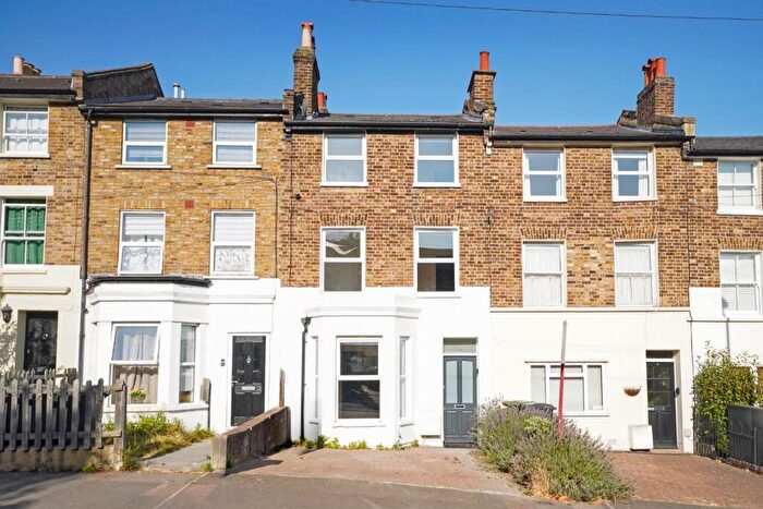 4 Bedroom House For Sale In Faversham Road, Catford, London, SE6