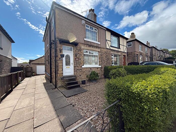 3 Bedroom Semi-Detached House For Sale In Woodbine Grove, Idle, Bradford, BD10