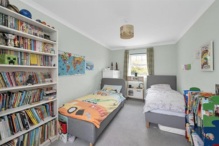 4 Bedroom House For Sale In Hilltop Walk, Harpenden, AL5