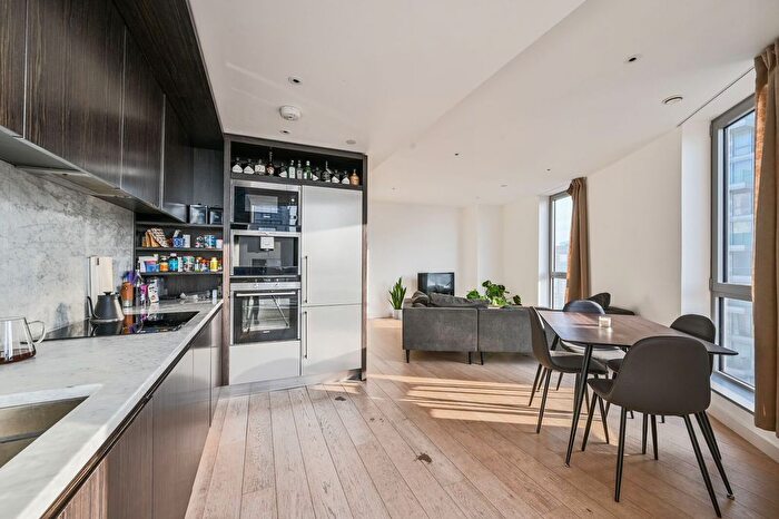 2 Bedroom Flat To Rent In Columbia West, Canary Wharf, London, E14