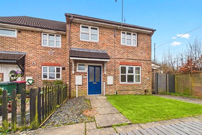 3 Bedroom End Of Terrace House For Sale In Meridian Close, Bewbush, Crawley, West Sussex, RH11
