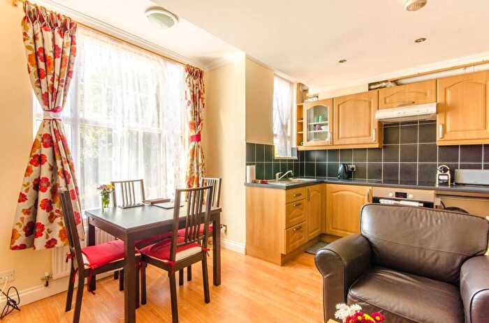 3 Bedroom Maisonette To Rent In Gladstone Avenue, , Wood Green, London, N22