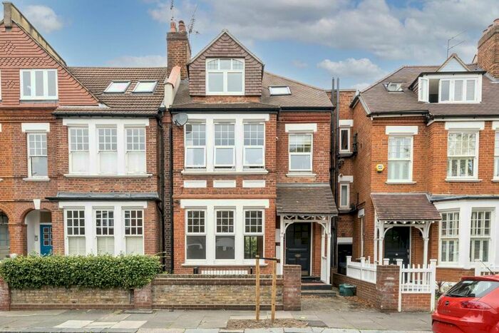 3 Bedroom Flat To Rent In Fairlawn Grove, London, W4