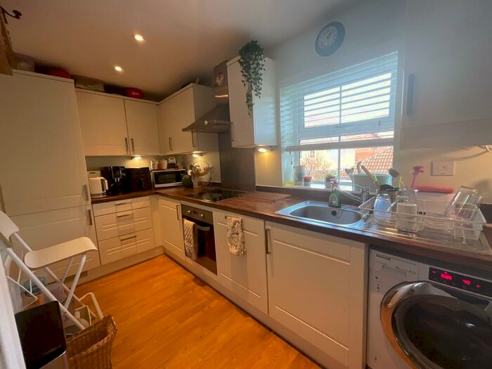 2 Bedroom House To Rent In Montreal Drive, Waterlooville, PO7