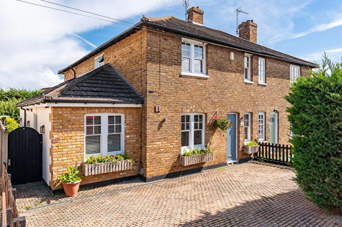 4 Bedroom Semi Detached House For Sale In Croft Road, Ware, SG12