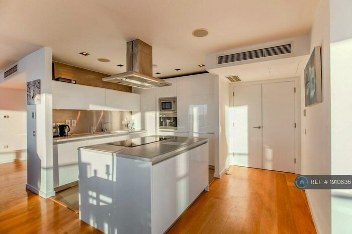 3 Bedroom Flat To Rent In New Providence Wharf, London, E14