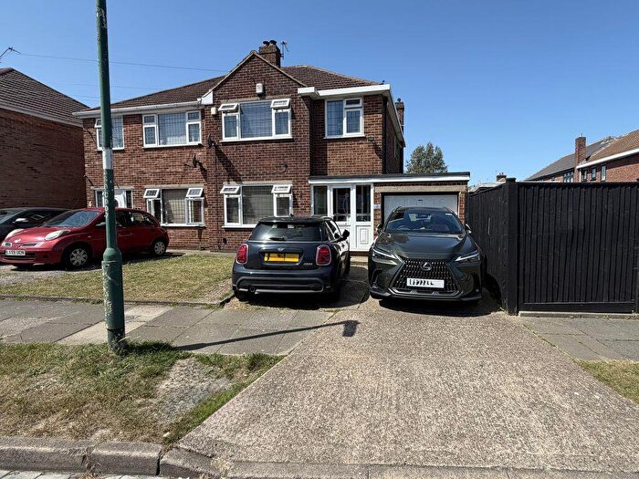 3 Bedroom Semi Detached House For Sale In Swaledale Road, Dartford, DA2