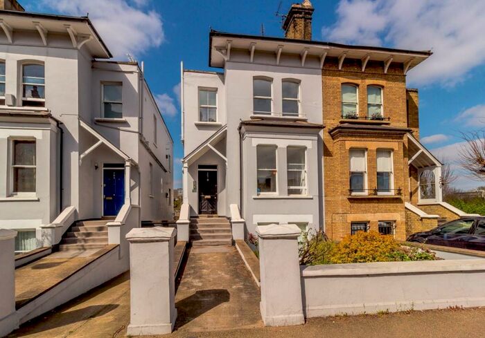 2 Bedroom Flat To Rent In Castelnau, London, SW13