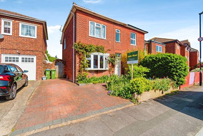 2 Bedroom Semi Detached House For Sale In Richmond Road, Southampton, Hampshire, SO15