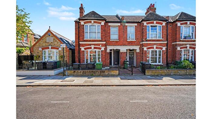 2 Bedroom Flat For Sale In Midmoor Road, Balham, London, SW12
