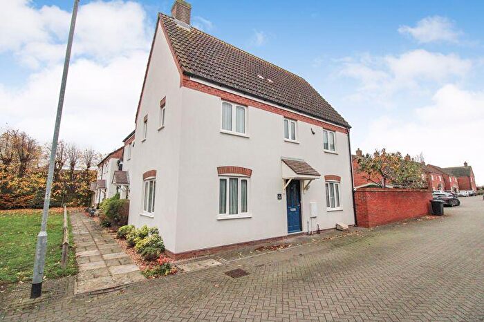 3 Bedroom End Of Terrace House To Rent In Warren Farm, Willington, MK44