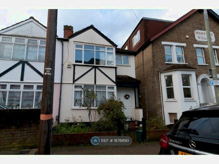 3 Bedroom Semi-Detached House To Rent In Ravensbourne Road, Bromley South, BR1