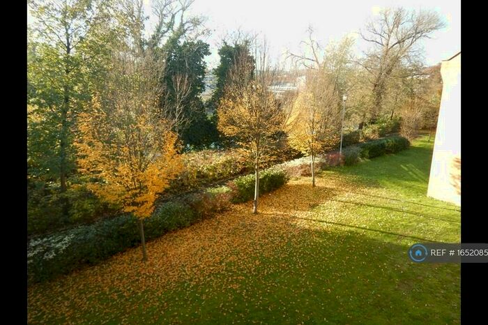 2 Bedroom Flat To Rent In Faraday Road, Guildford, GU1