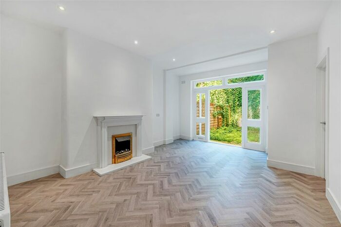 1 Bedroom Flat To Rent In Devonport Road, London, W12