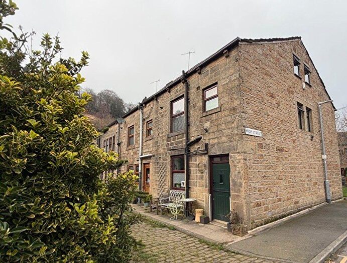 4 Bedroom Terraced House For Sale In High Street, Todmorden, OL14